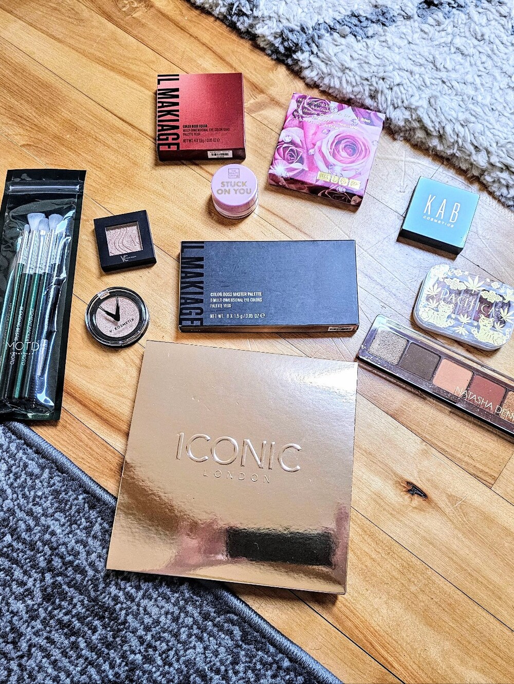 Eyeshadow Bundle - Picture 5 of 5